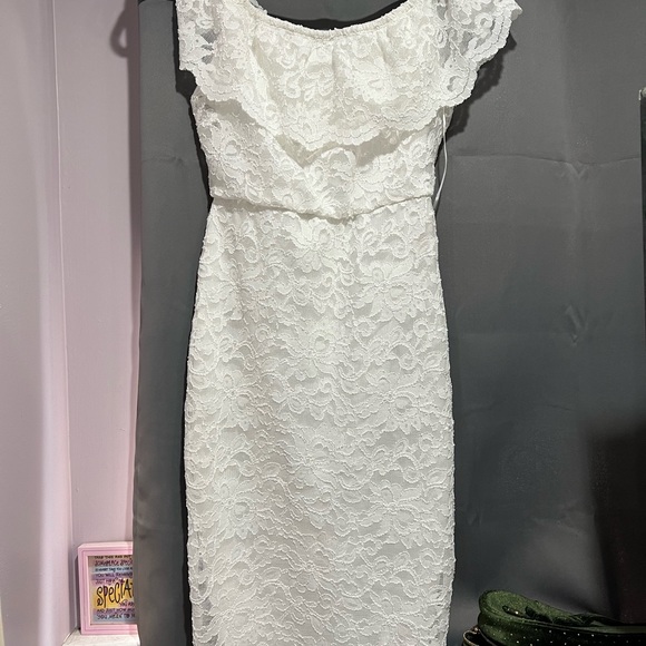 White lace off the shoulder dress - Picture 2 of 3